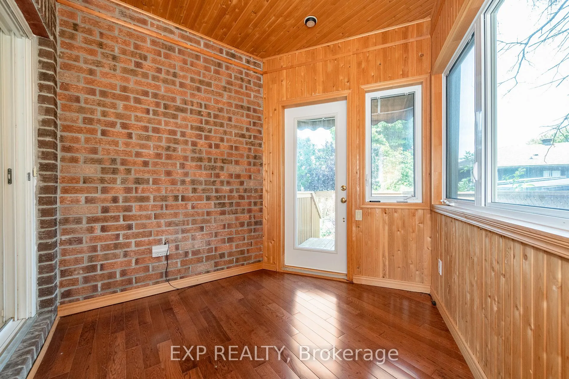 Photo 253 of 243 Marilyn Avenue, Ottawa, Mooneys Bay/Revelstoke — HOMEH