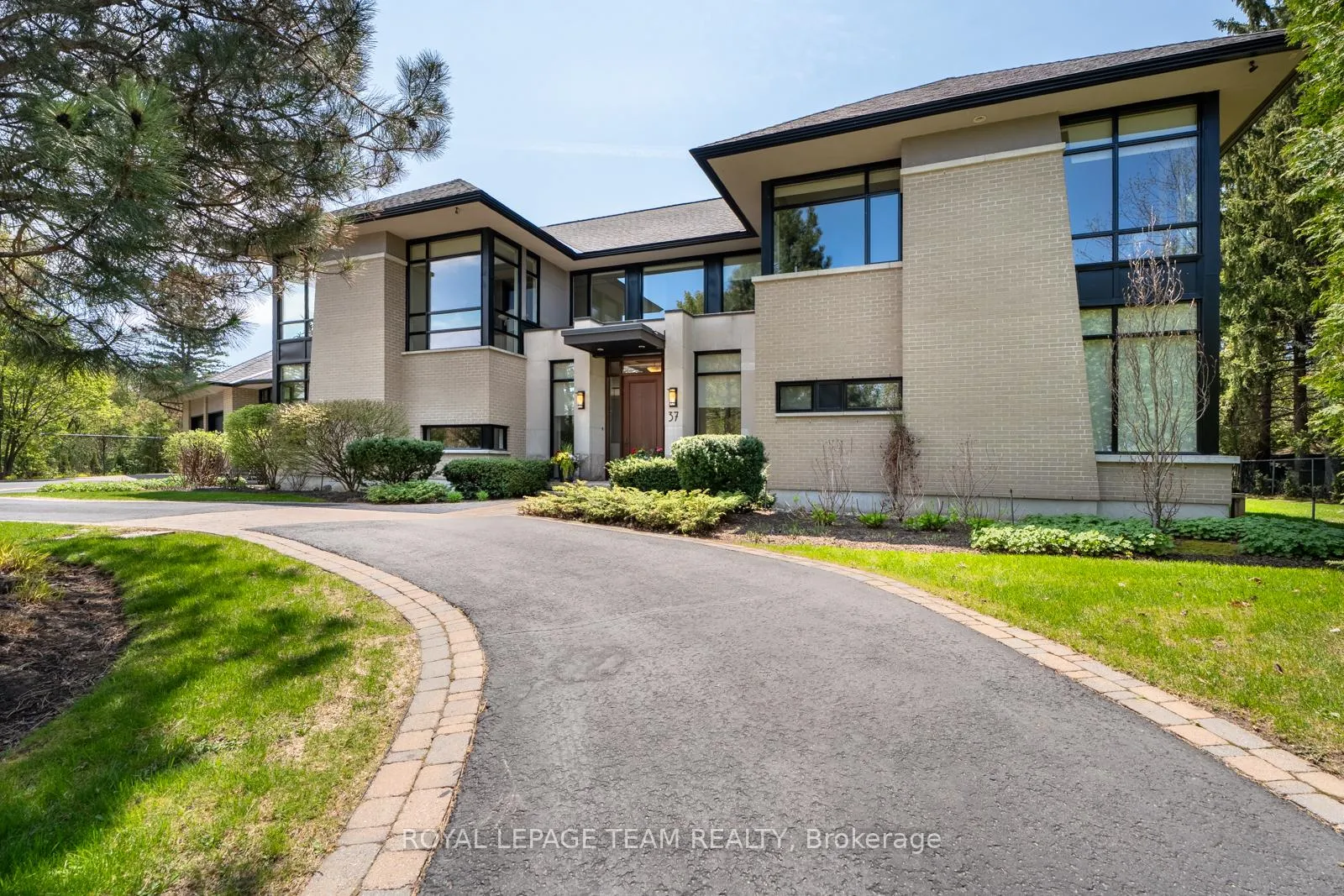Photo 15 of 37 Rothwell Drive, Ottawa, Rothwell Heights — HOMEH