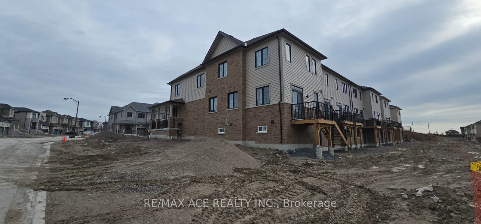 Photo 64 of 2102 Cayenne Street, Oshawa, Kedron — HOMEH