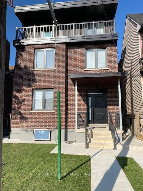 Front of Unit Apt 2, 225 Mcroberts Avenue