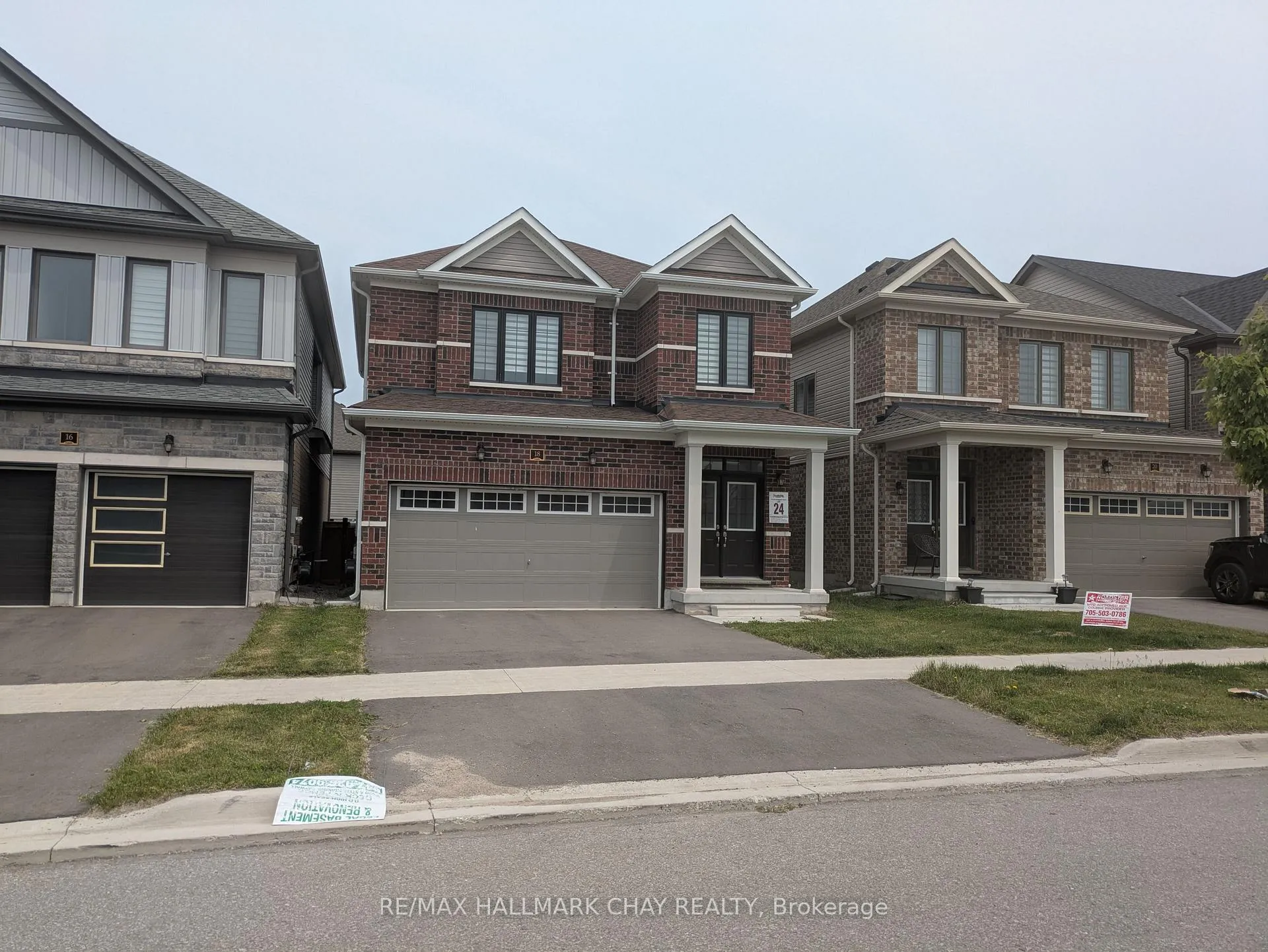 Photo 2 of 18 Valleybrook Road, Barrie, Rural Barrie Southeast — HOMEH