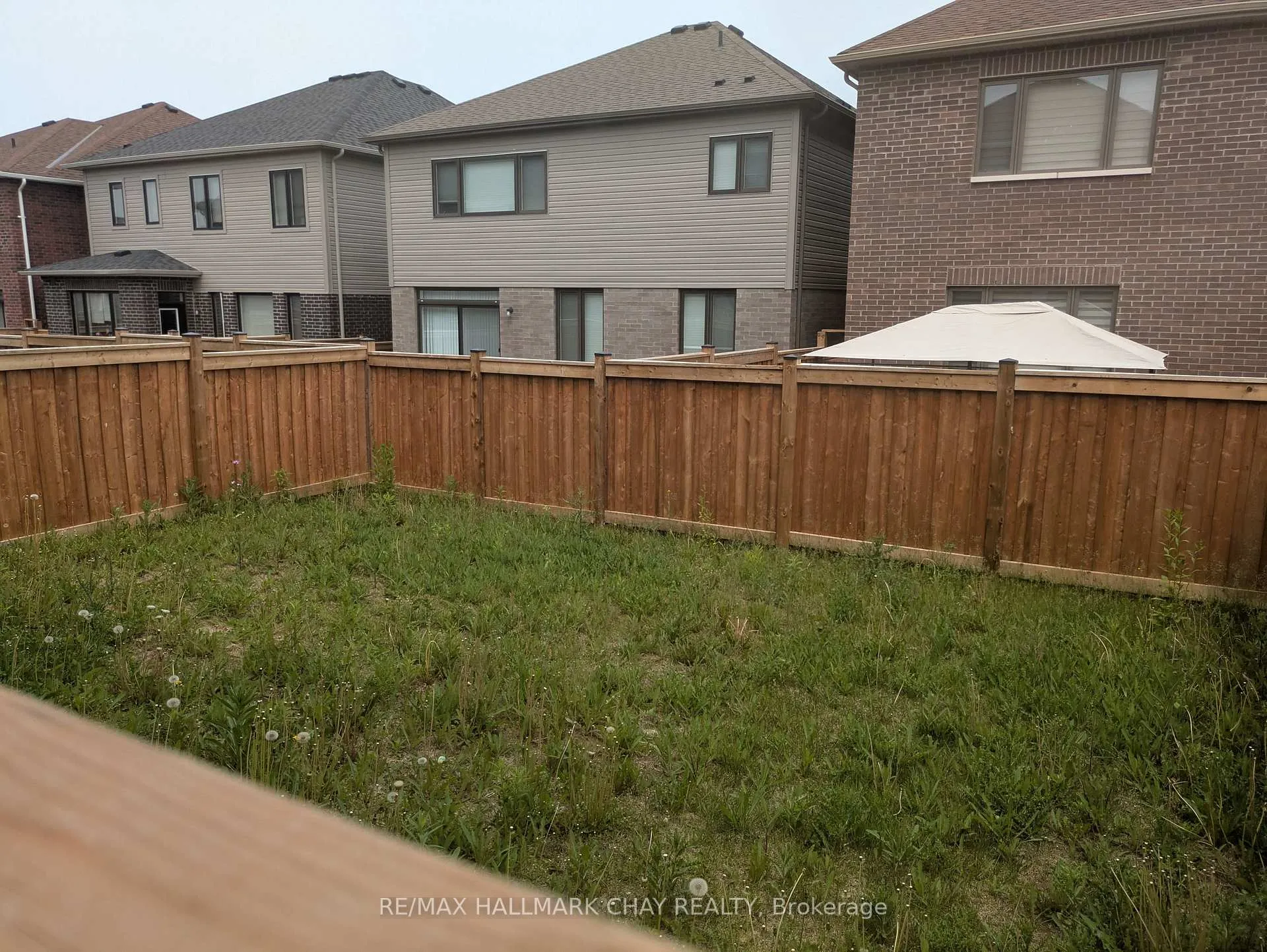 Photo 4 of 18 Valleybrook Road, Barrie, Rural Barrie Southeast — HOMEH