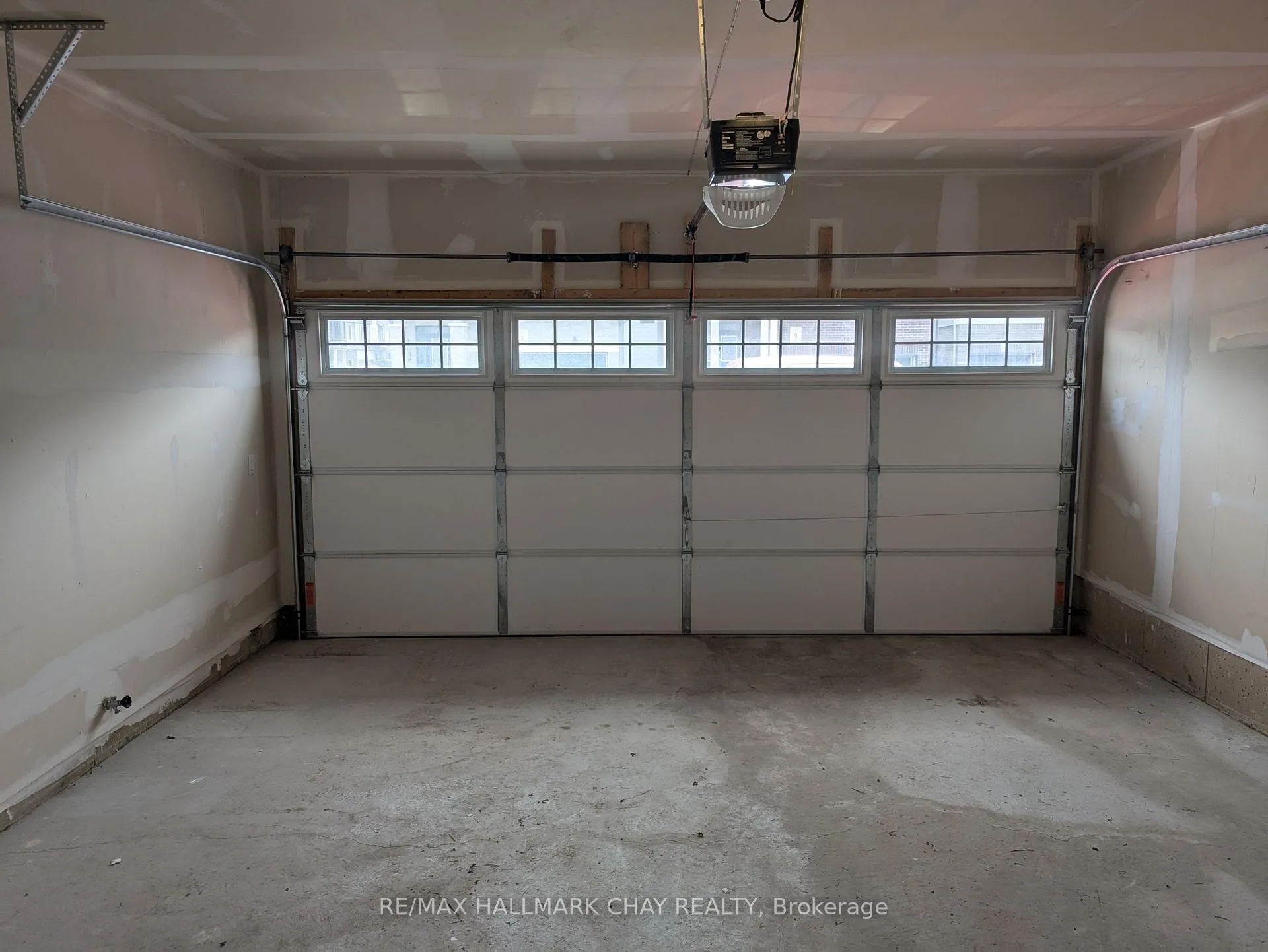 Photo 15 of 18 Valleybrook Road, Barrie, Rural Barrie Southeast — HOMEH