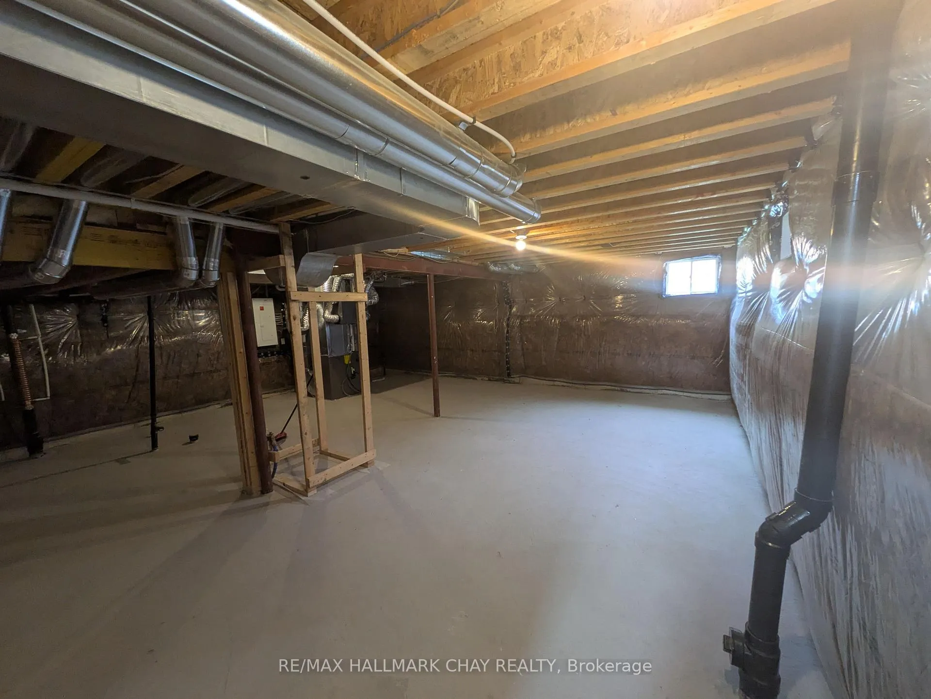 Photo 40 of 18 Valleybrook Road, Barrie, Rural Barrie Southeast — HOMEH