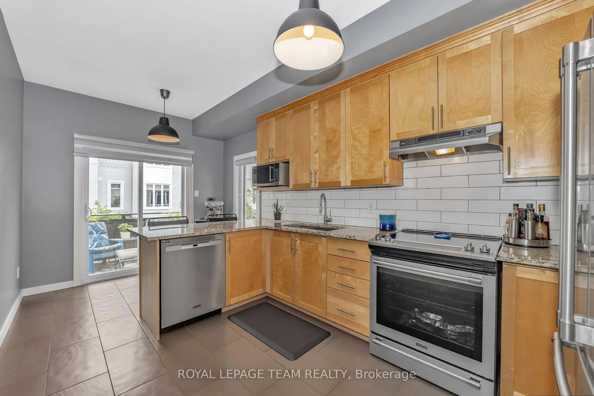 Photo 11 of 69 Songbird Private, Ottawa, Westcliffe Estates — HOMEH