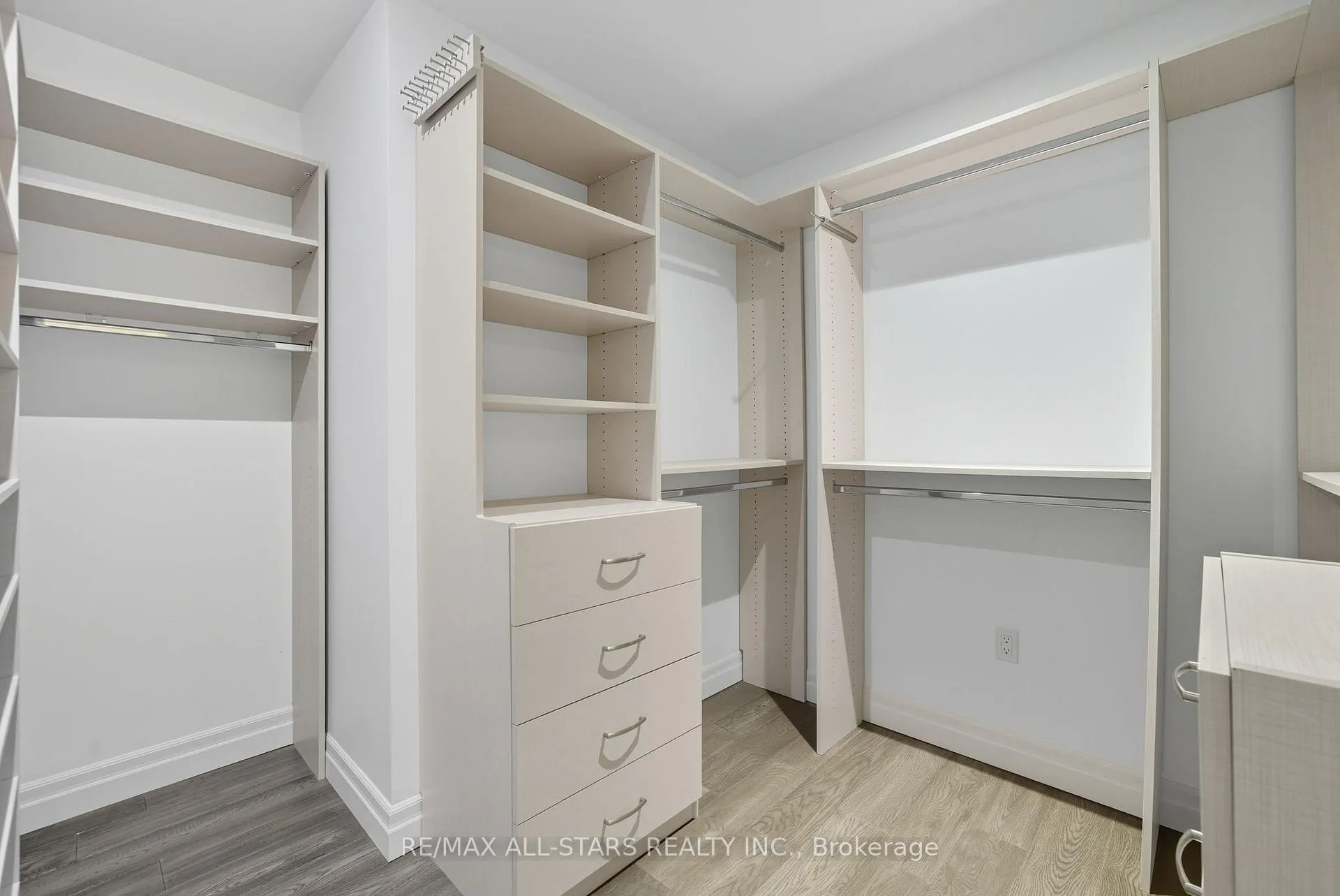 Photo 27 of 29 Patrick Drive, Aurora, Aurora Highlands — HOMEH