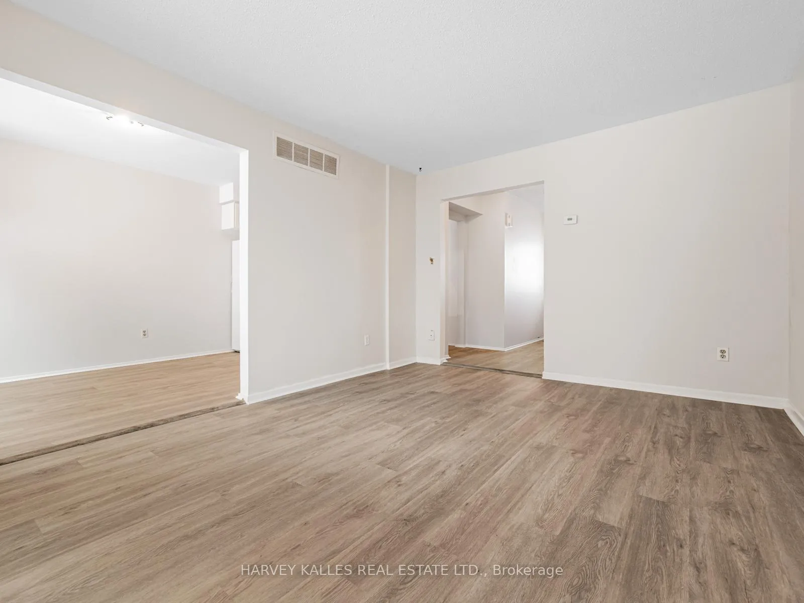 Photo 5 of 263 Browning Trail, Barrie, Letitia Heights — HOMEH