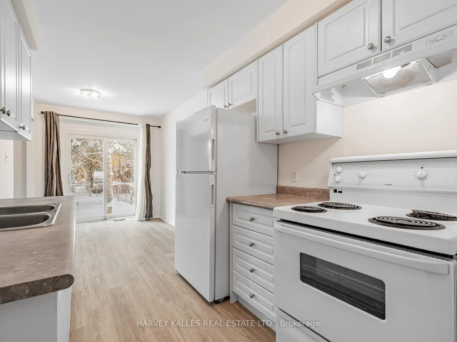 Photo 10 of 263 Browning Trail, Barrie, Letitia Heights — HOMEH