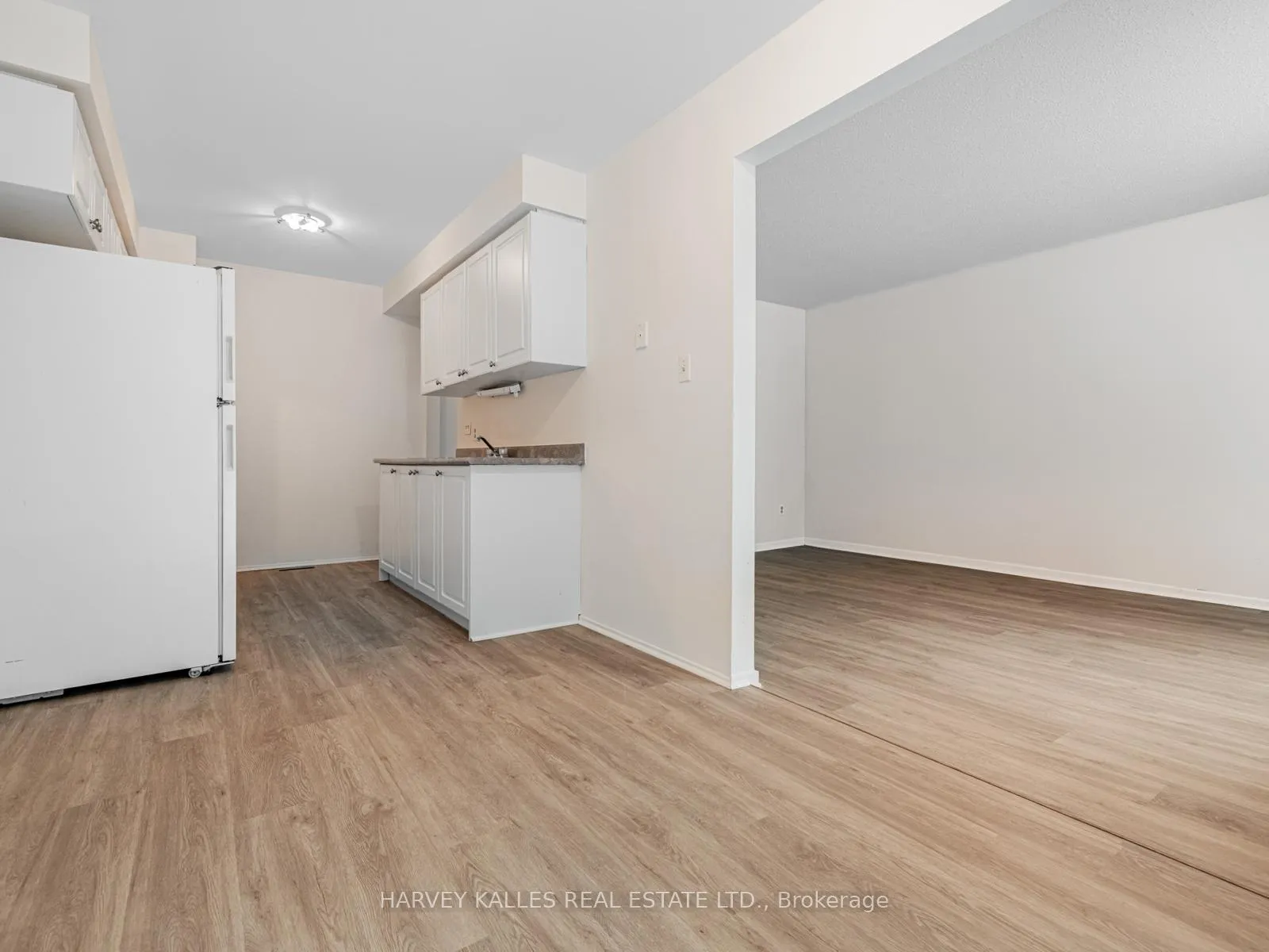 Photo 12 of 263 Browning Trail, Barrie, Letitia Heights — HOMEH