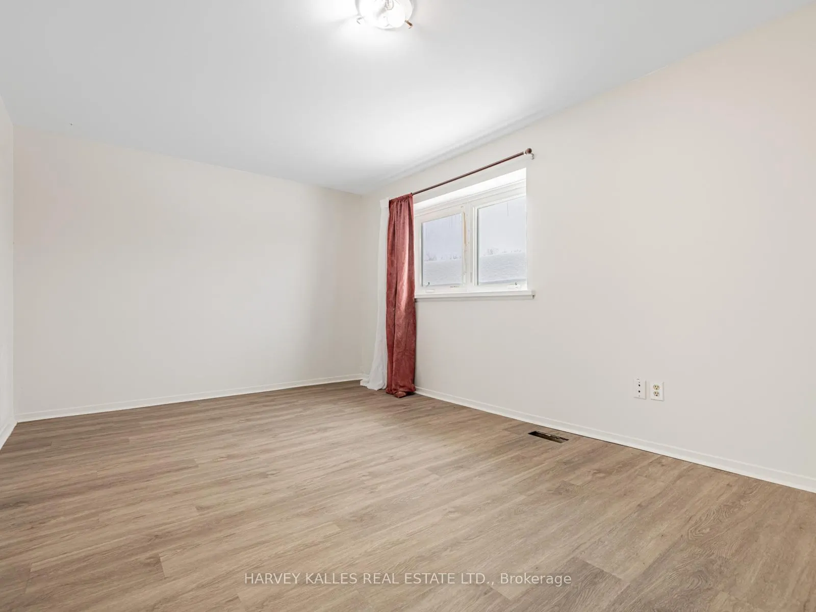 Photo 15 of 263 Browning Trail, Barrie, Letitia Heights — HOMEH