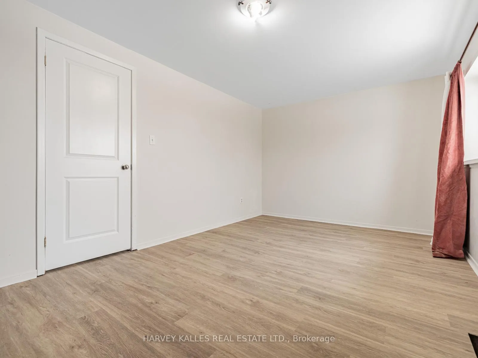 Photo 16 of 263 Browning Trail, Barrie, Letitia Heights — HOMEH