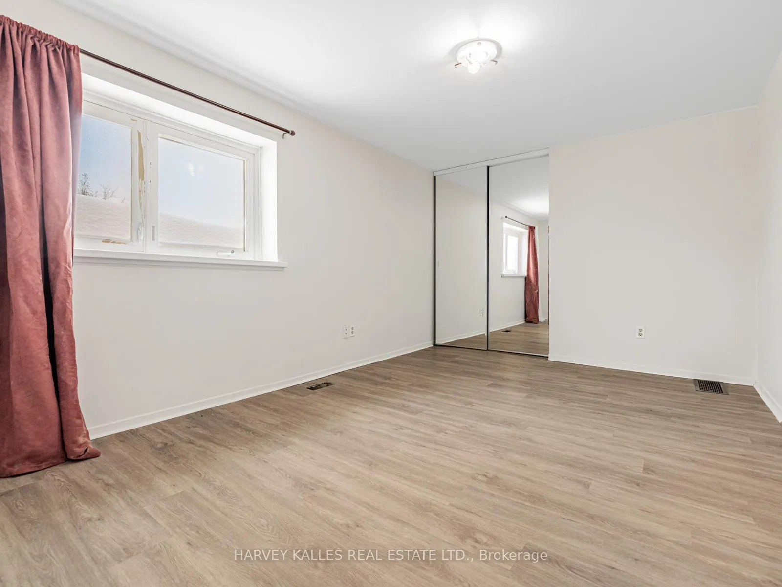 Photo 17 of 263 Browning Trail, Barrie, Letitia Heights — HOMEH