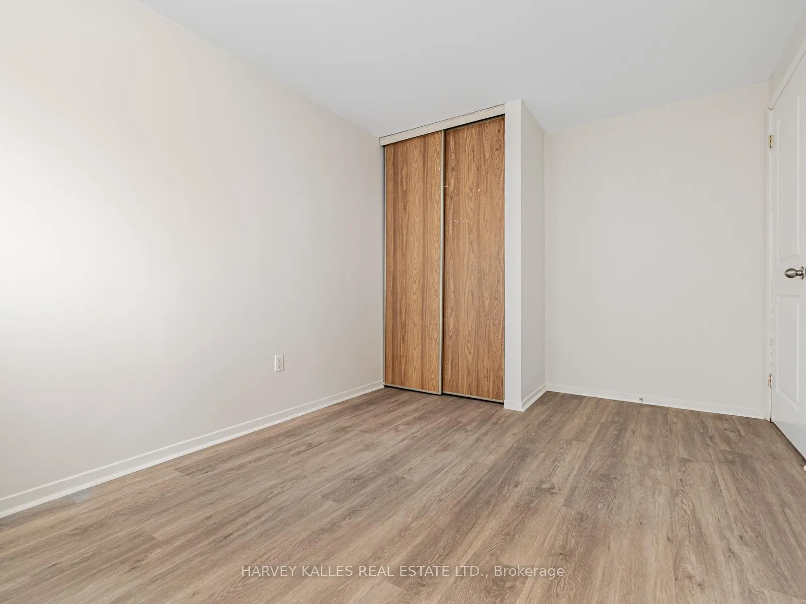 Photo 18 of 263 Browning Trail, Barrie, Letitia Heights — HOMEH