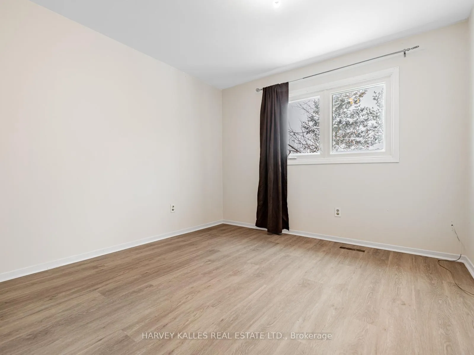 Photo 19 of 263 Browning Trail, Barrie, Letitia Heights — HOMEH