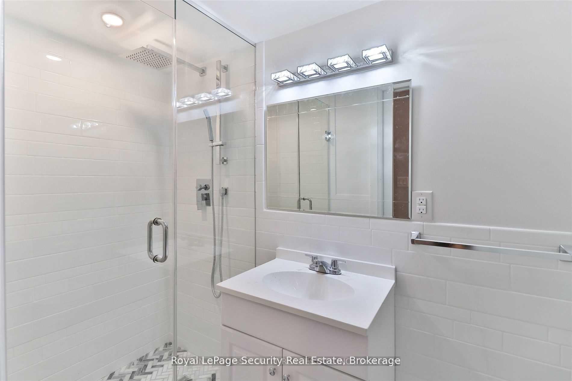 Photo 9 of Unit Lower, 136 Markham Street, Toronto, Trinity-Bellwoods — HOMEH