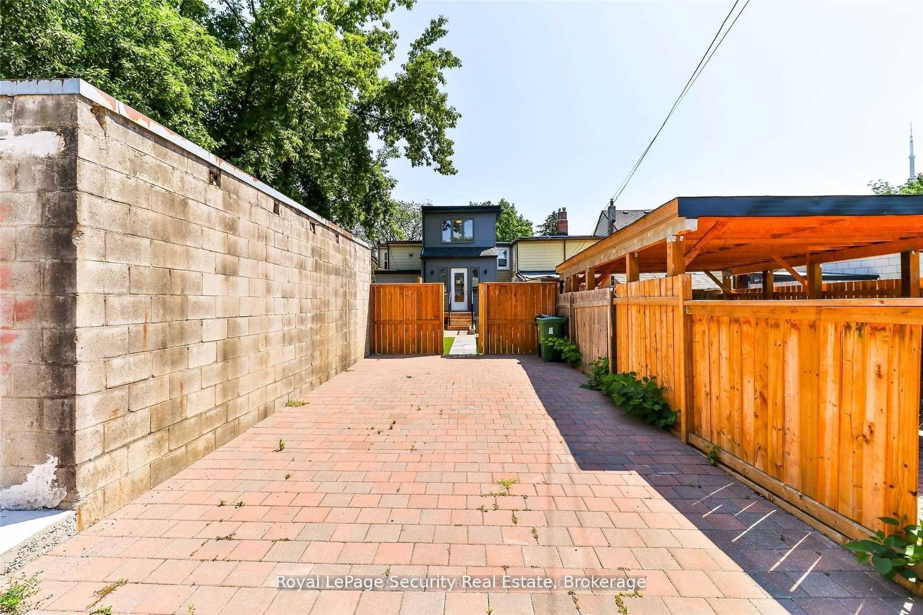 Photo 25 of Unit Lower, 136 Markham Street, Toronto, Trinity-Bellwoods — HOMEH