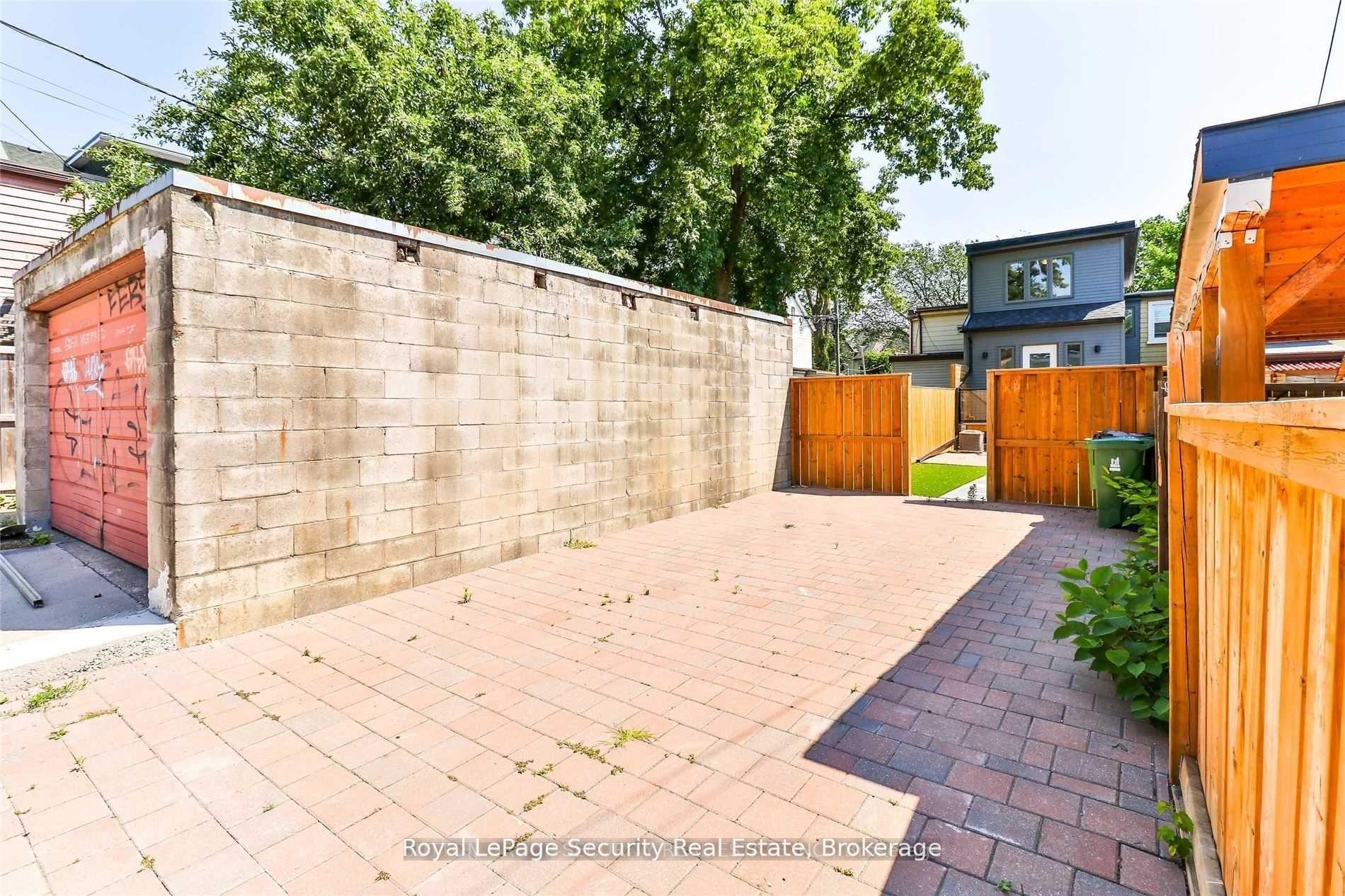Photo 26 of Unit Lower, 136 Markham Street, Toronto, Trinity-Bellwoods — HOMEH