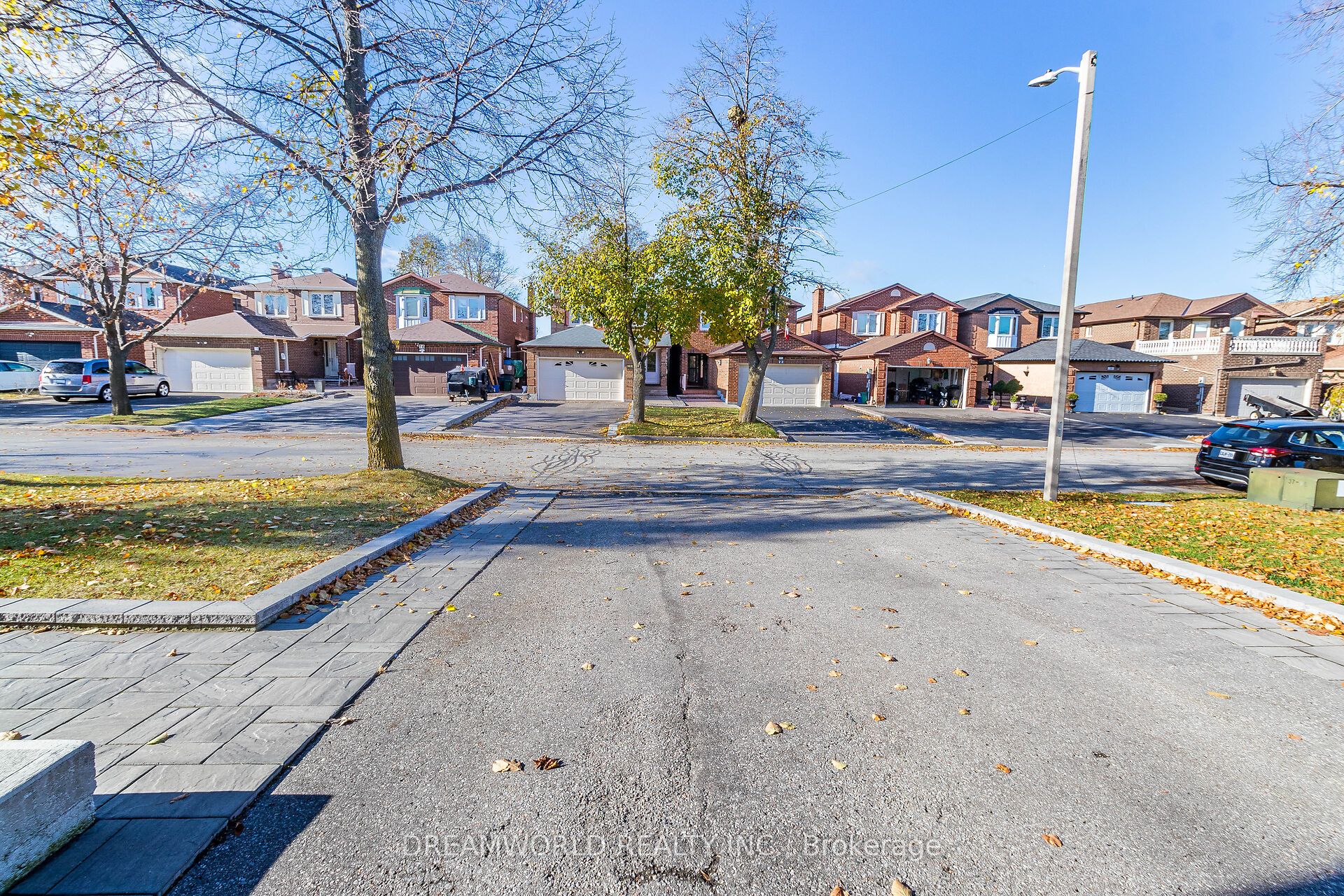 Photo 37 of 21 Irish Moss Court, Vaughan, East Woodbridge — HOMEH
