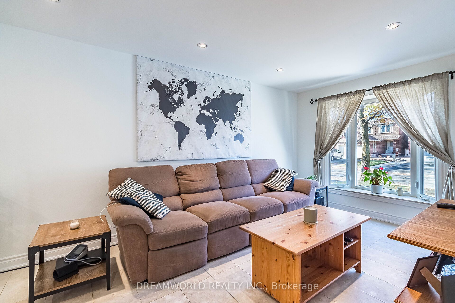 Photo 40 of 21 Irish Moss Court, Vaughan, East Woodbridge — HOMEH