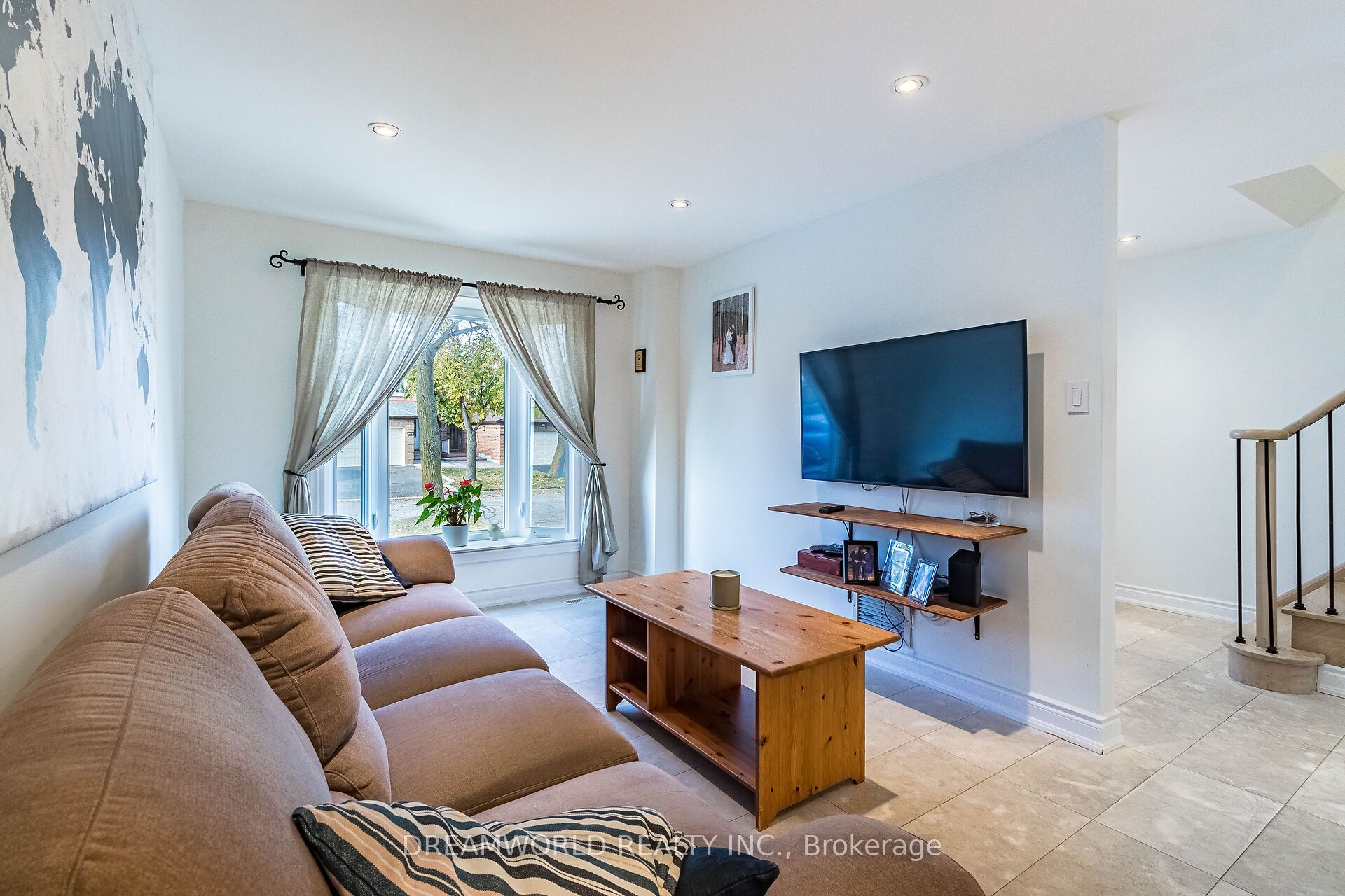 Photo 42 of 21 Irish Moss Court, Vaughan, East Woodbridge — HOMEH