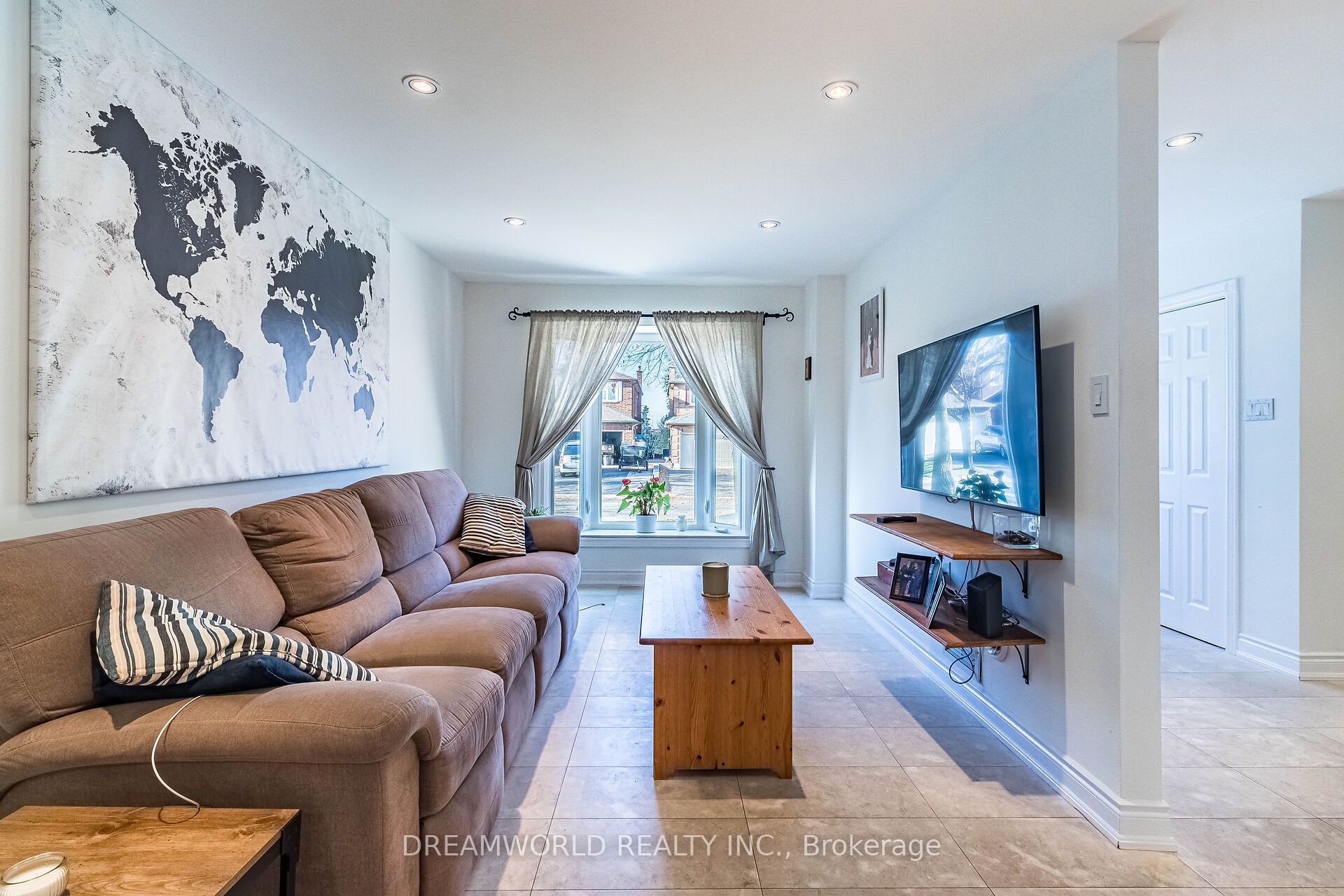 Photo 41 of 21 Irish Moss Court, Vaughan, East Woodbridge — HOMEH