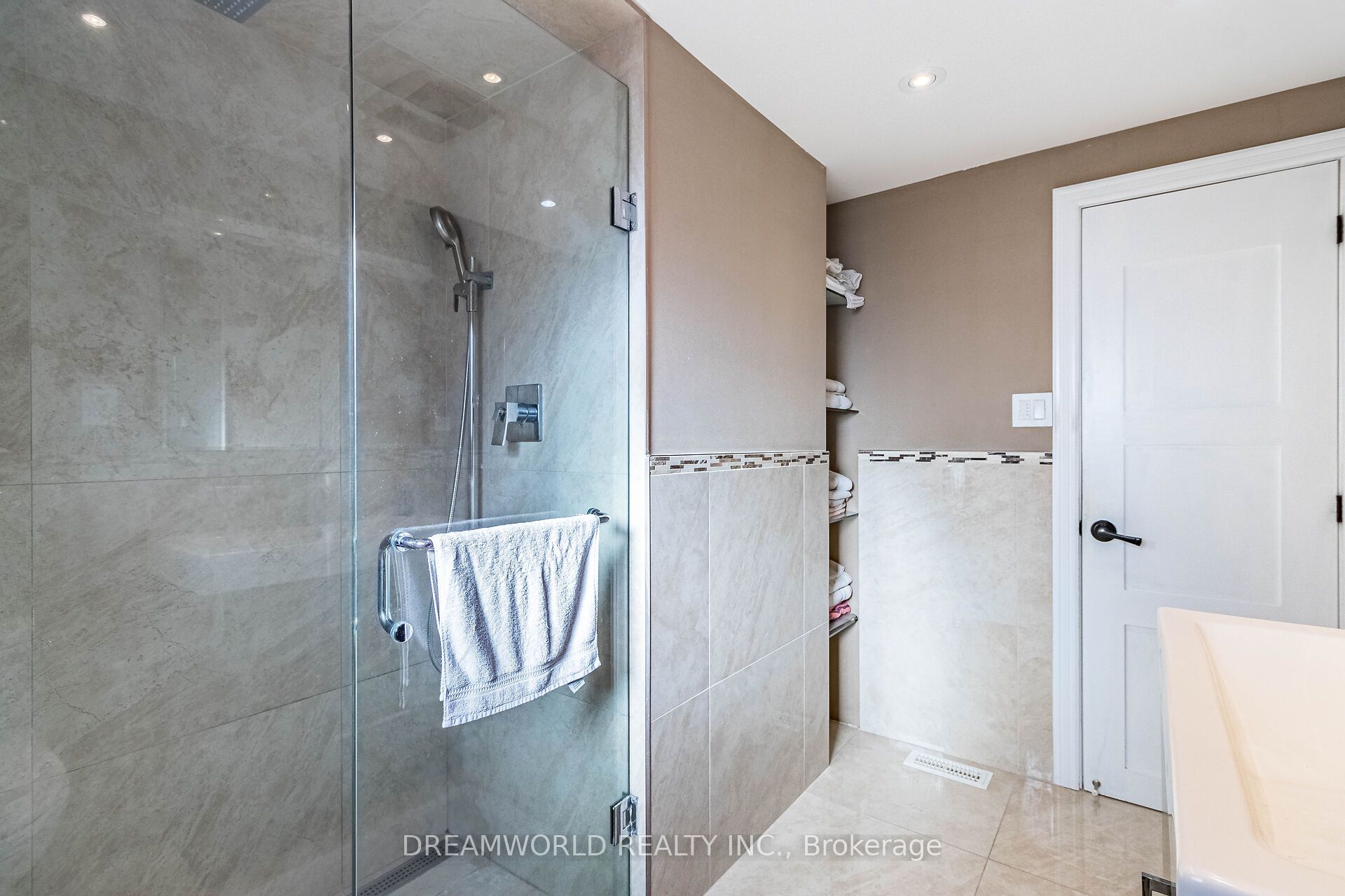 Photo 56 of 21 Irish Moss Court, Vaughan, East Woodbridge — HOMEH