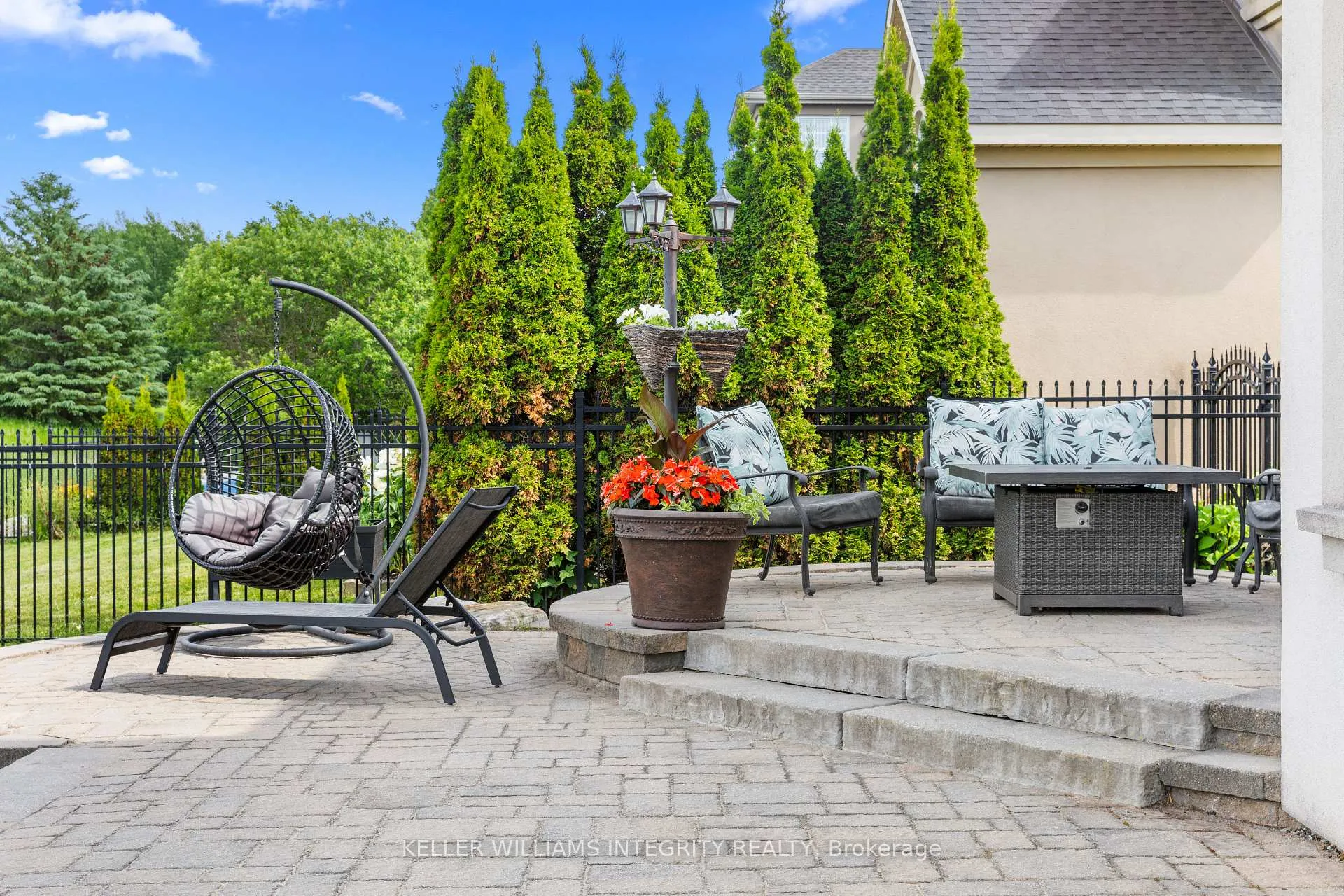 Photo 9 of 16 Blackshire Circle, Ottawa, Barrhaven - Stonebridge — HOMEH