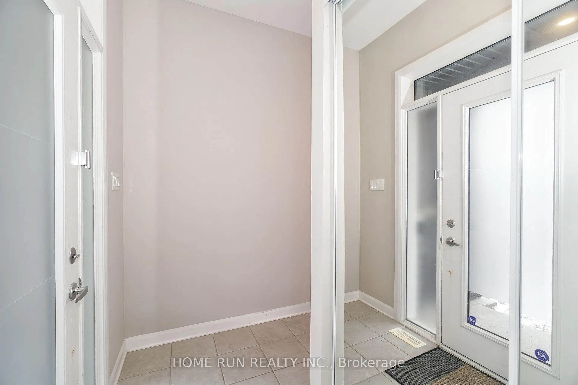 Photo 4 of 153 Bending Way, Ottawa, Barrhaven - Hearts Desire — HOMEH