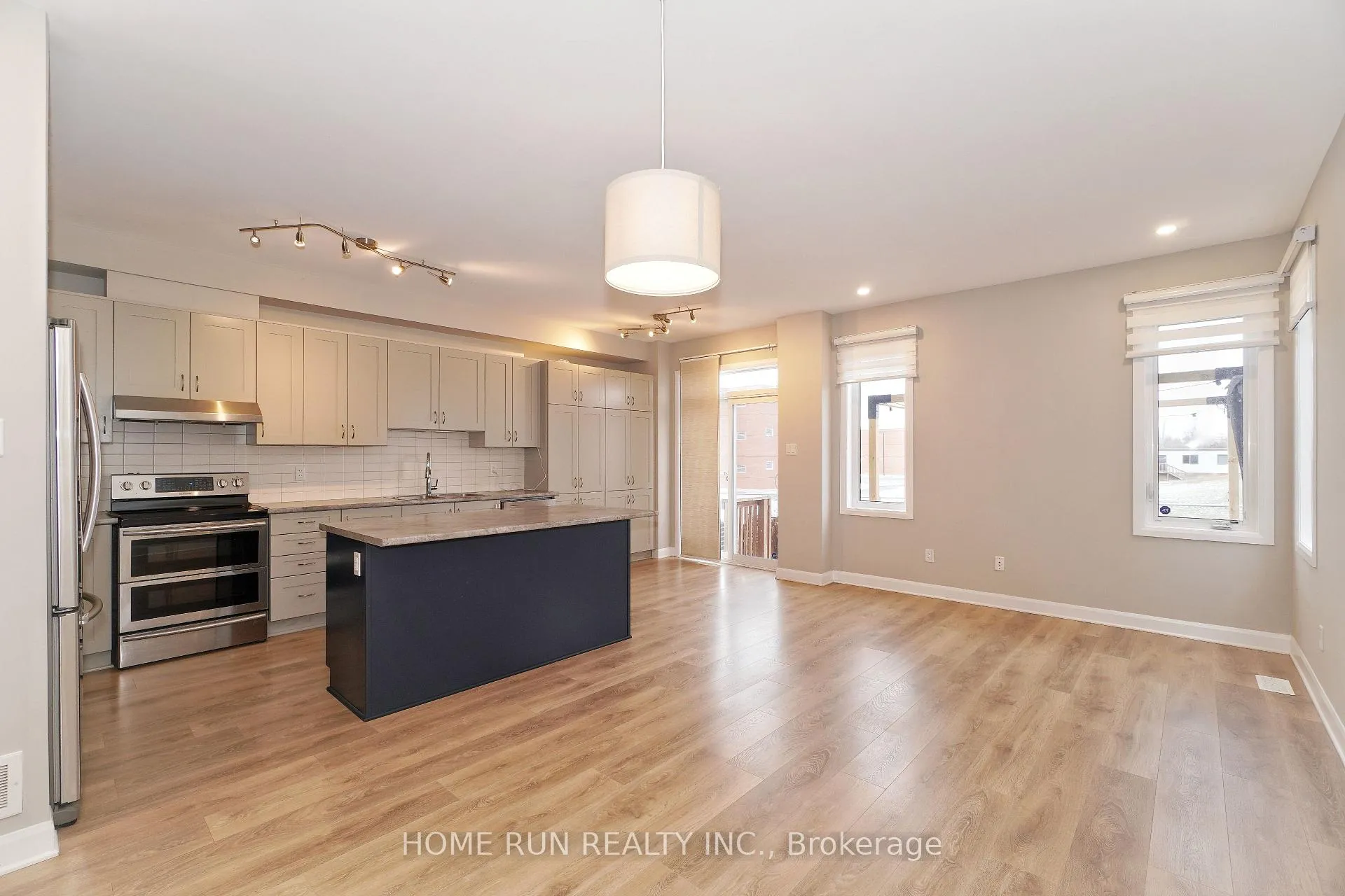 Photo 6 of 153 Bending Way, Ottawa, Barrhaven - Hearts Desire — HOMEH