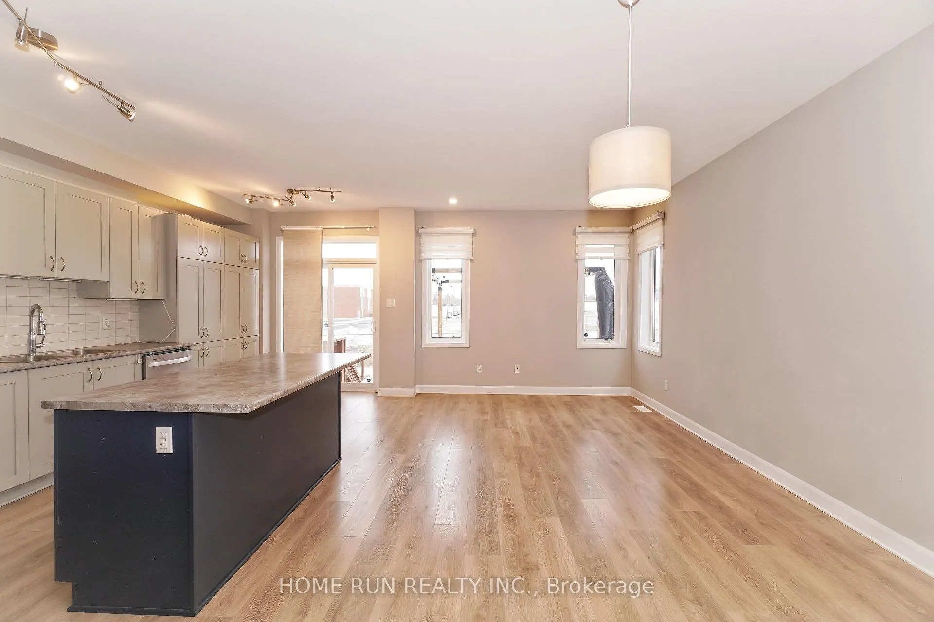 Photo 7 of 153 Bending Way, Ottawa, Barrhaven - Hearts Desire — HOMEH