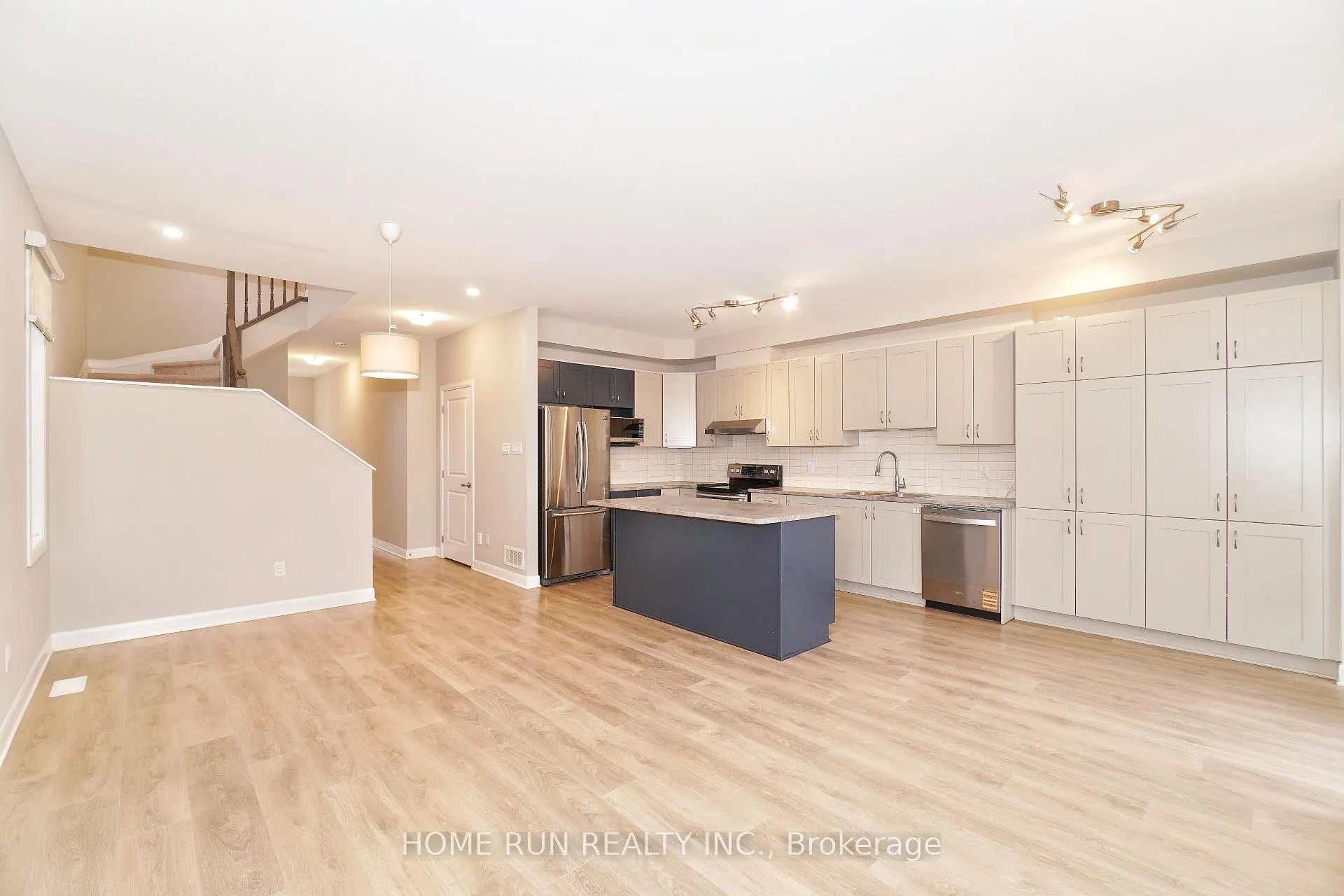 Photo 8 of 153 Bending Way, Ottawa, Barrhaven - Hearts Desire — HOMEH