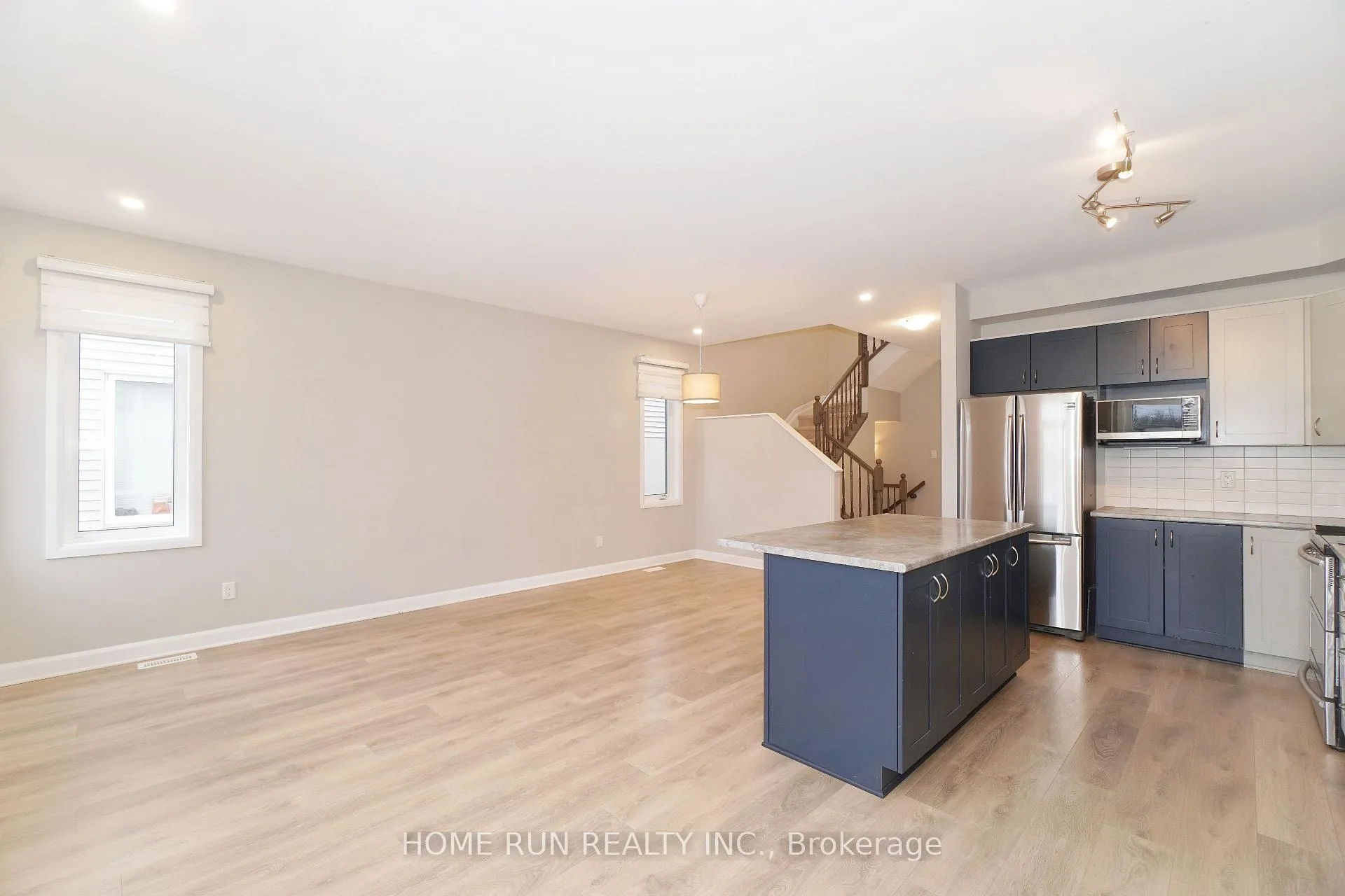 Photo 10 of 153 Bending Way, Ottawa, Barrhaven - Hearts Desire — HOMEH