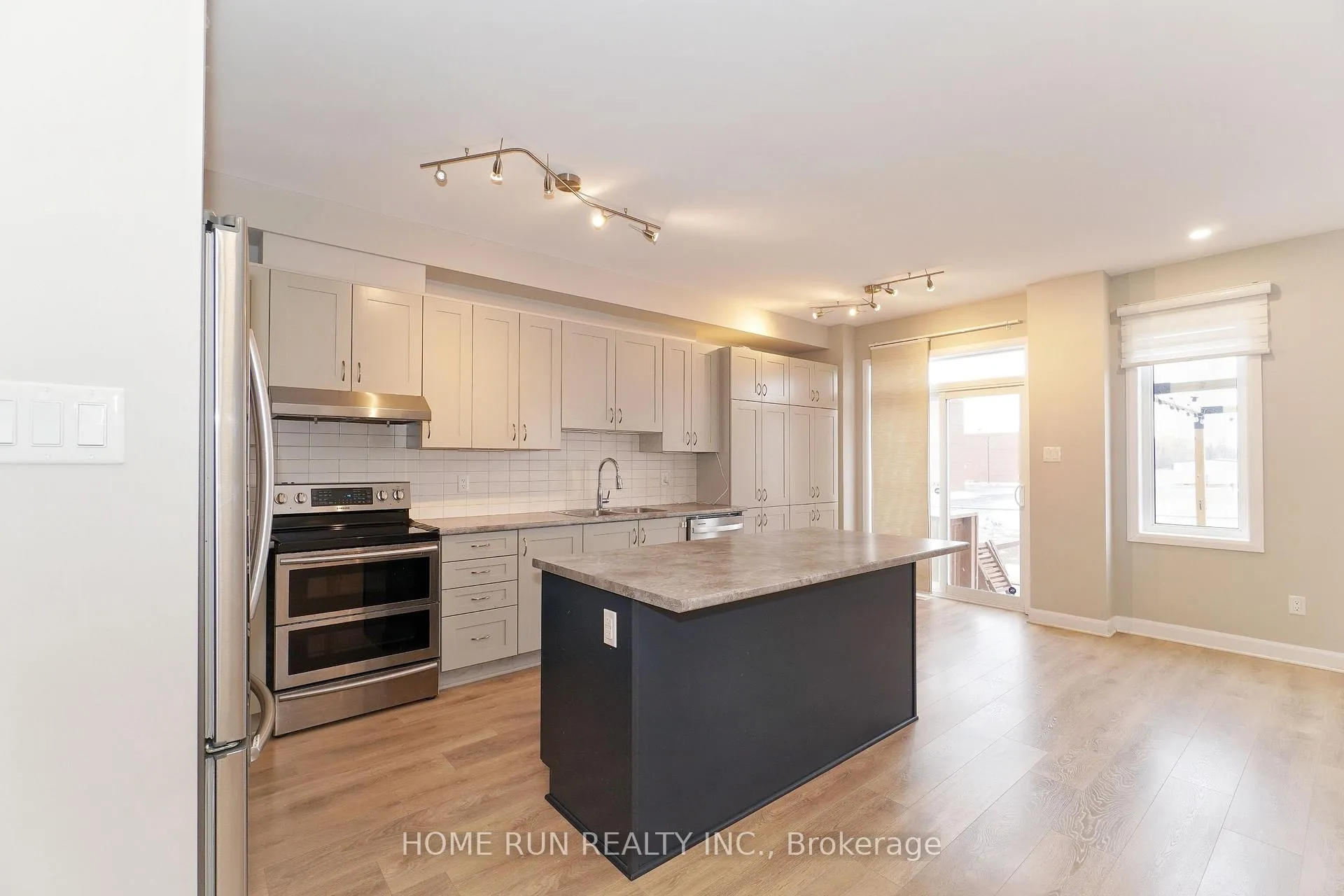 Photo 12 of 153 Bending Way, Ottawa, Barrhaven - Hearts Desire — HOMEH