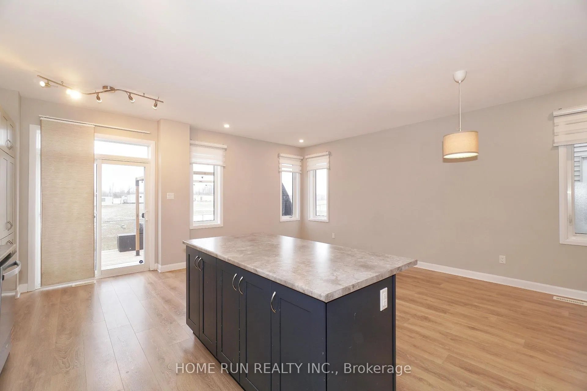 Photo 13 of 153 Bending Way, Ottawa, Barrhaven - Hearts Desire — HOMEH