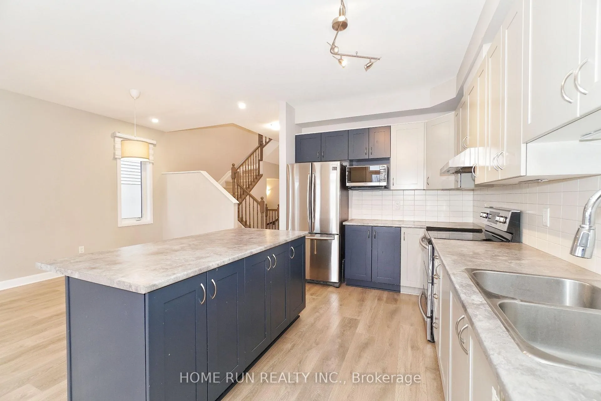 Photo 14 of 153 Bending Way, Ottawa, Barrhaven - Hearts Desire — HOMEH