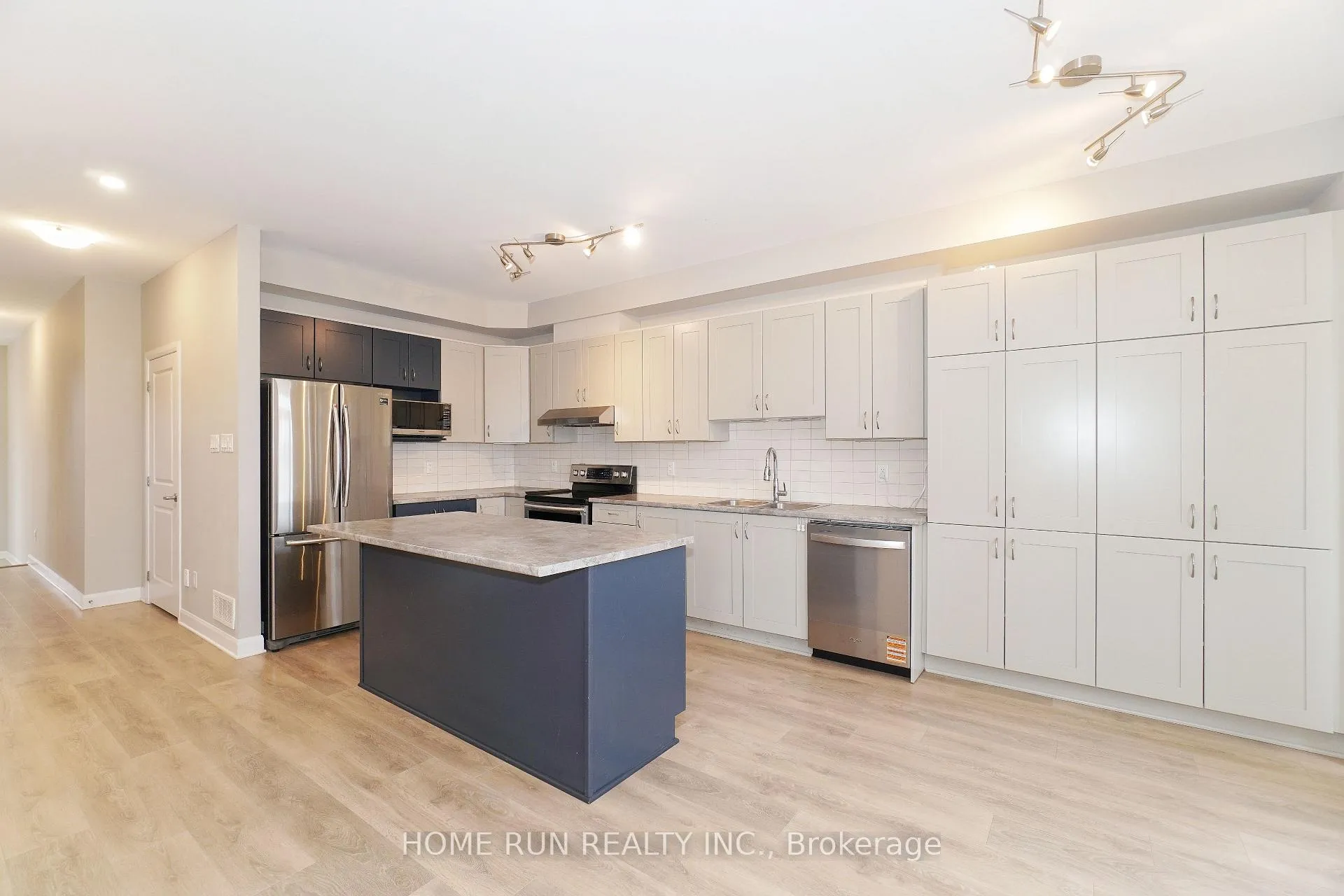 Photo 15 of 153 Bending Way, Ottawa, Barrhaven - Hearts Desire — HOMEH