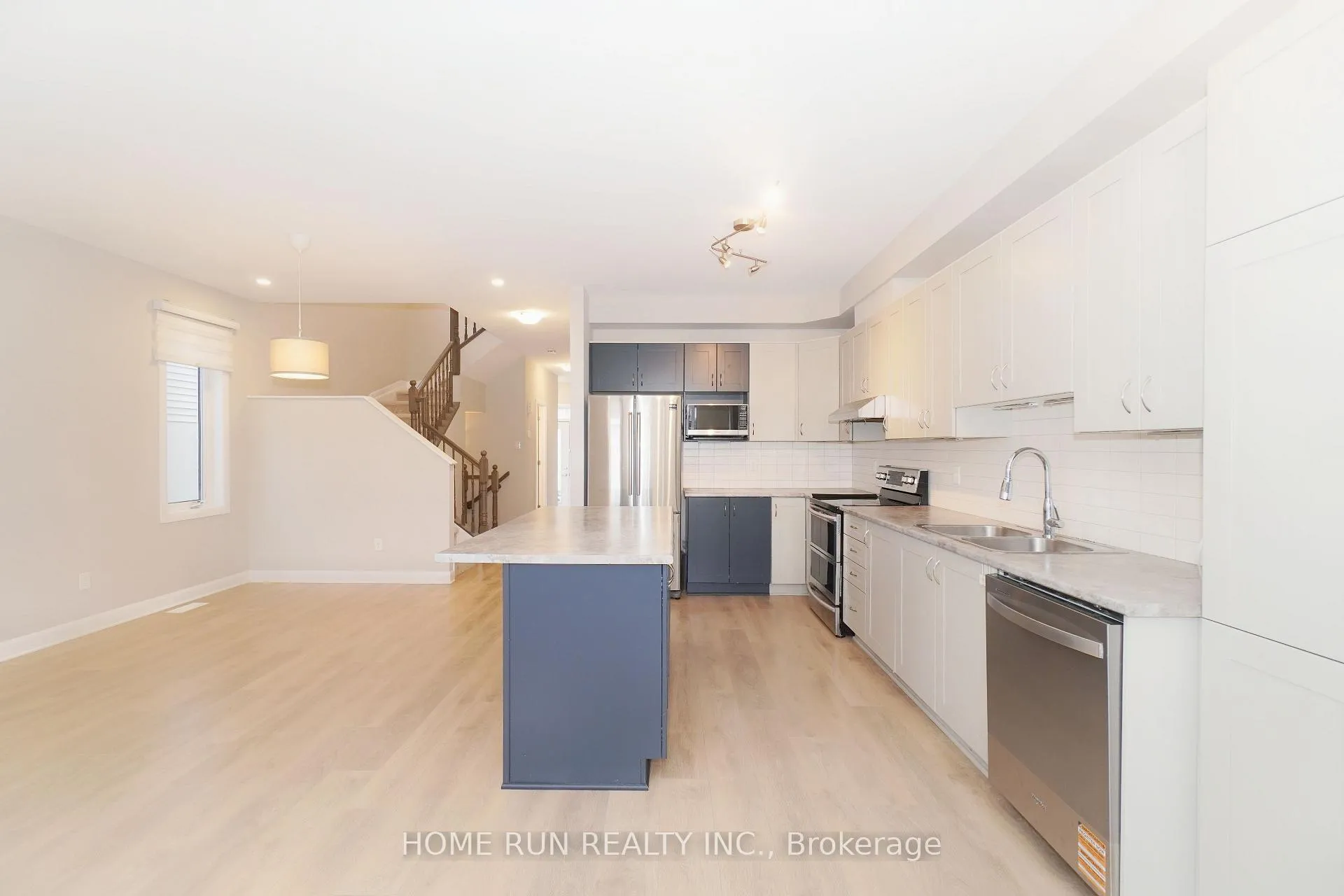 Photo 16 of 153 Bending Way, Ottawa, Barrhaven - Hearts Desire — HOMEH