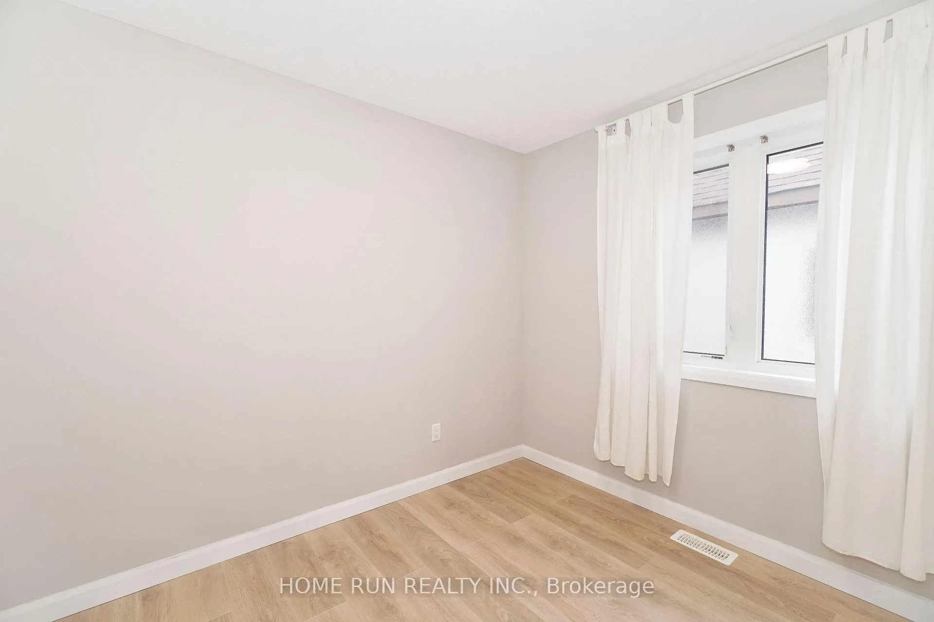 Photo 23 of 153 Bending Way, Ottawa, Barrhaven - Hearts Desire — HOMEH