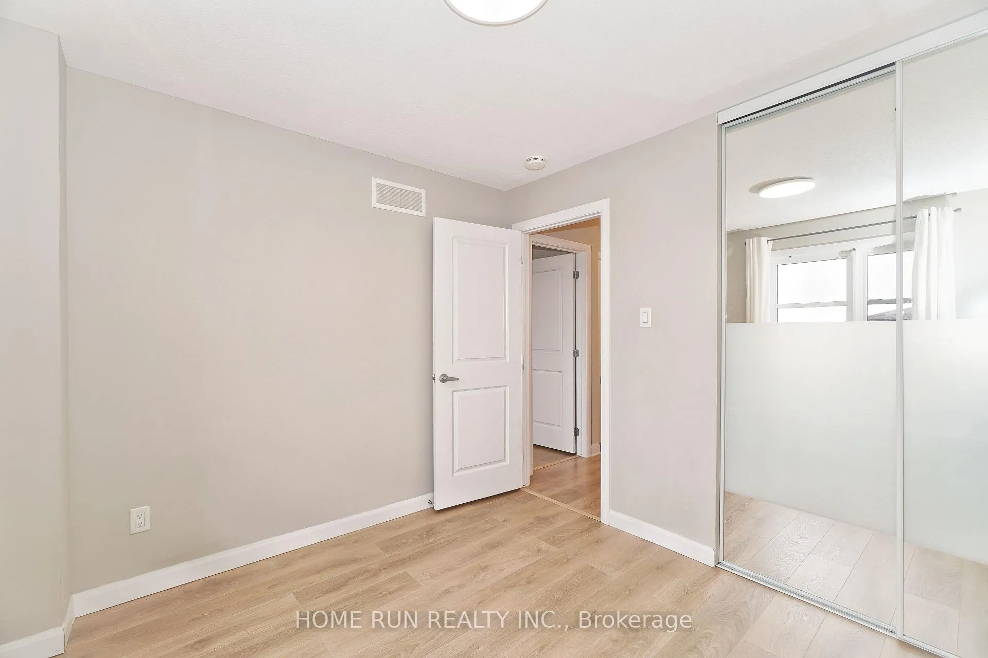 Photo 30 of 153 Bending Way, Ottawa, Barrhaven - Hearts Desire — HOMEH