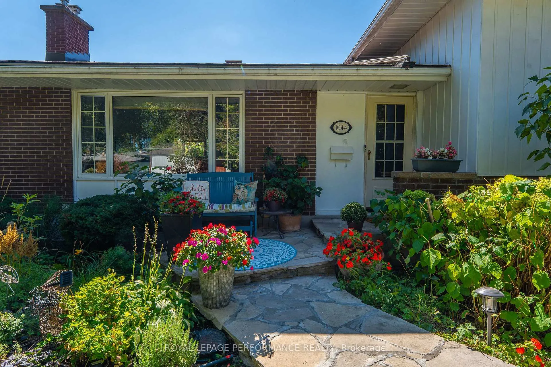 Photo 5 of 1044 Cromwell Drive, Ottawa, Riverside Park — HOMEH