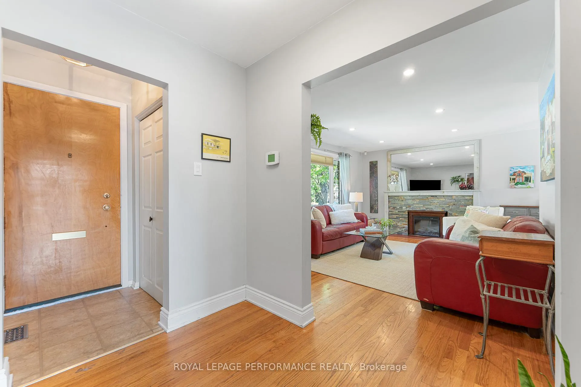 Photo 10 of 1044 Cromwell Drive, Ottawa, Riverside Park — HOMEH