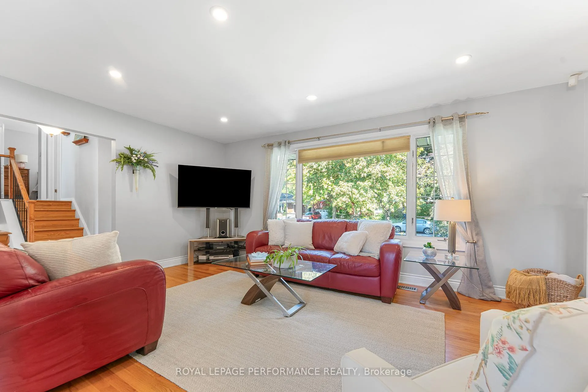 Photo 15 of 1044 Cromwell Drive, Ottawa, Riverside Park — HOMEH