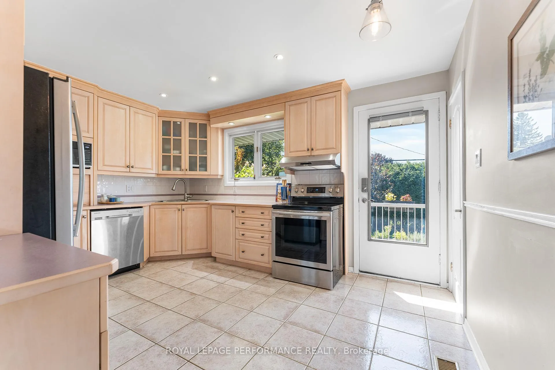 Photo 26 of 1044 Cromwell Drive, Ottawa, Riverside Park — HOMEH