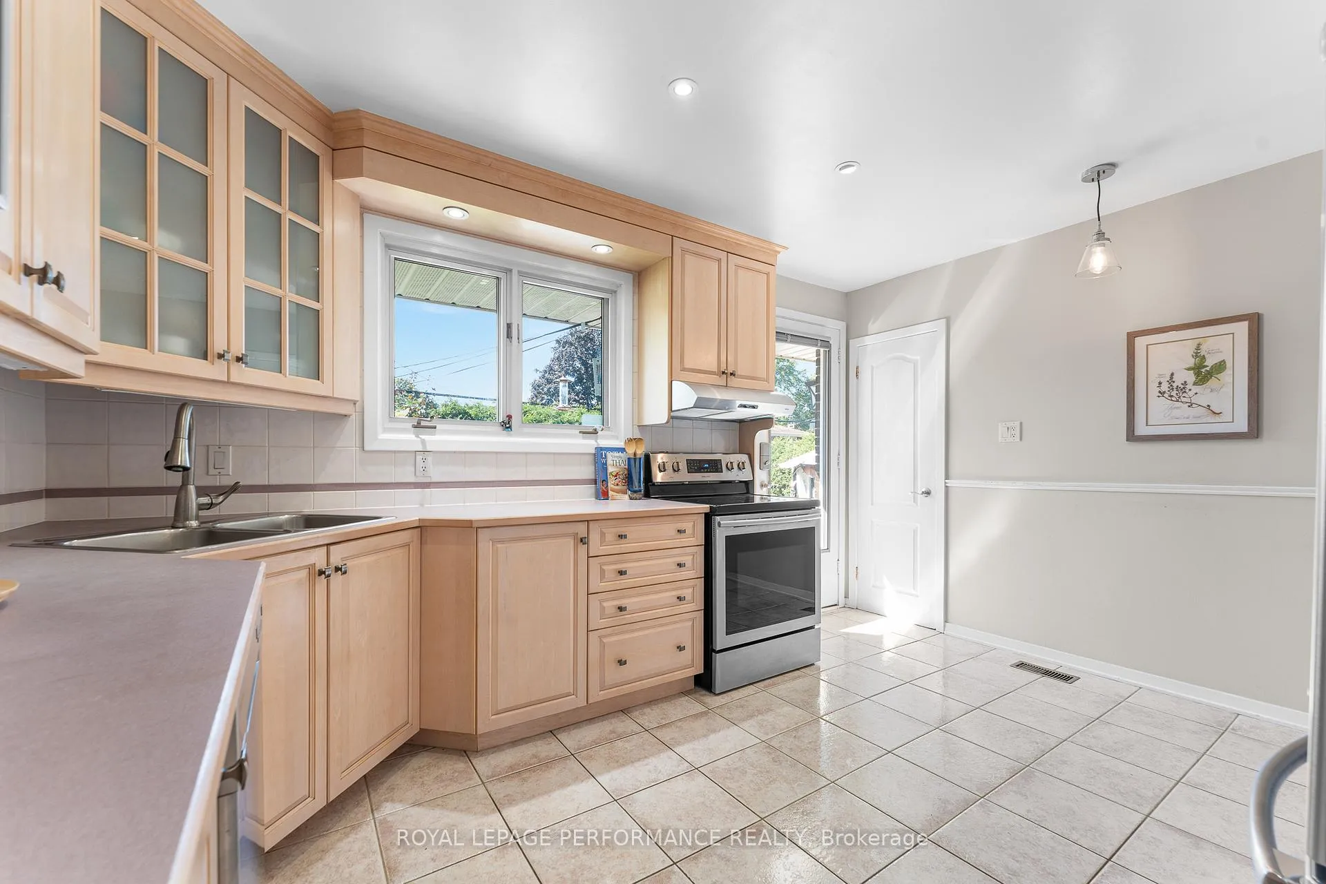 Photo 29 of 1044 Cromwell Drive, Ottawa, Riverside Park — HOMEH