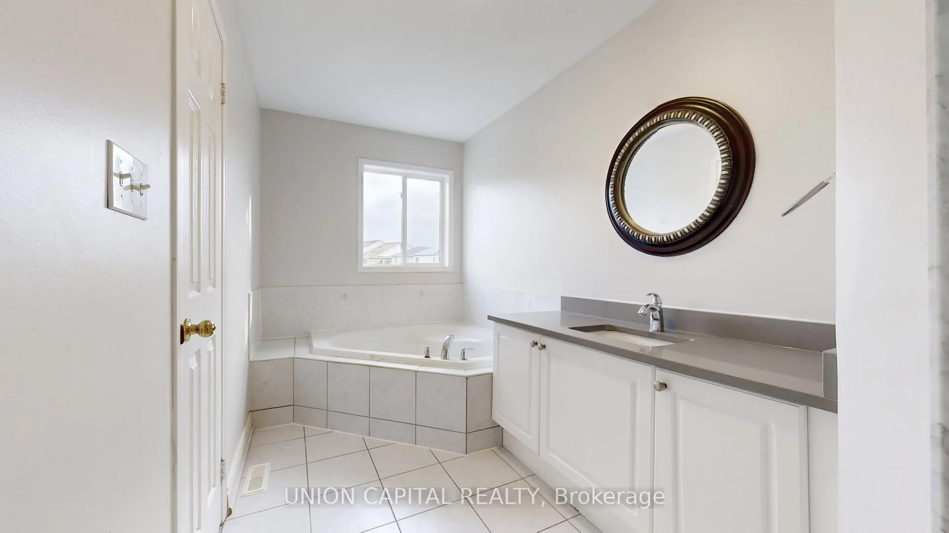 Photo 7 of 3 Milham Drive, Ajax, South East — HOMEH