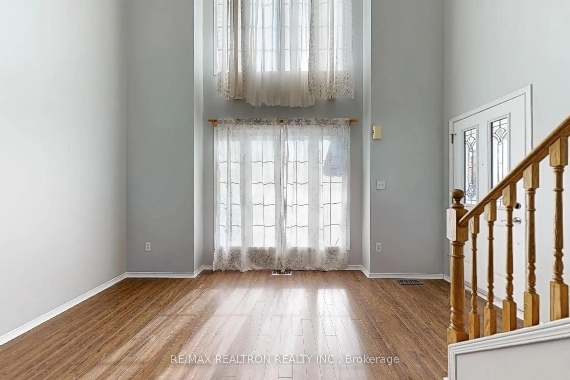 Photo 5 of 46 Watson Drive, Barrie, East Bayfield — HOMEH