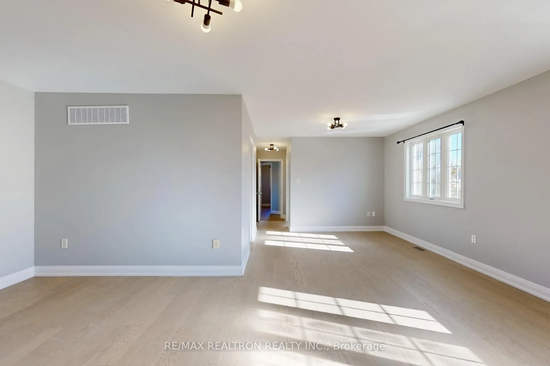 Photo 24 of 46 Watson Drive, Barrie, East Bayfield — HOMEH