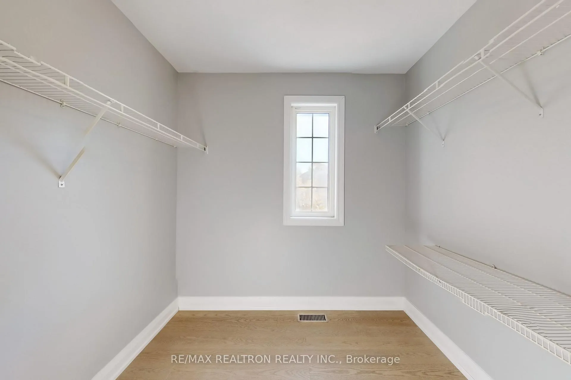 Photo 26 of 46 Watson Drive, Barrie, East Bayfield — HOMEH