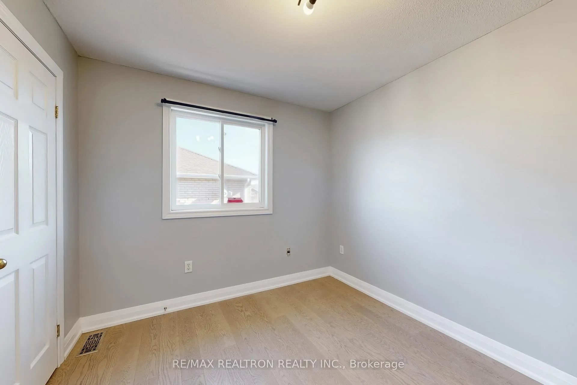 Photo 32 of 46 Watson Drive, Barrie, East Bayfield — HOMEH