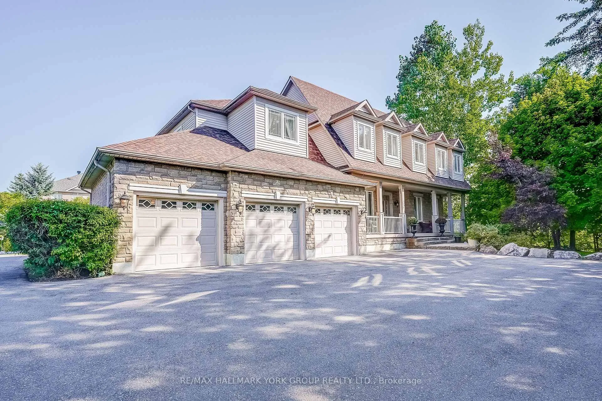 Photo 1 of 17 Duncton Wood Crescent, Aurora, Hills of St Andrew — HOMEH